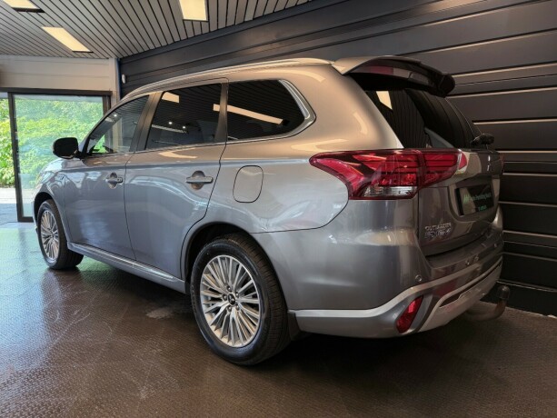 mitsubishi-outlander-elektrisitetbensin-2020-big-5