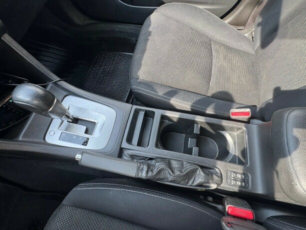 subaru-xv-bensin-2014-big-15
