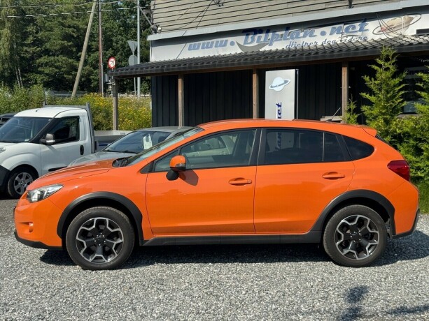 subaru-xv-bensin-2014-big-1