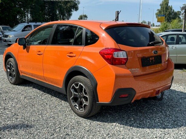 subaru-xv-bensin-2014-big-2