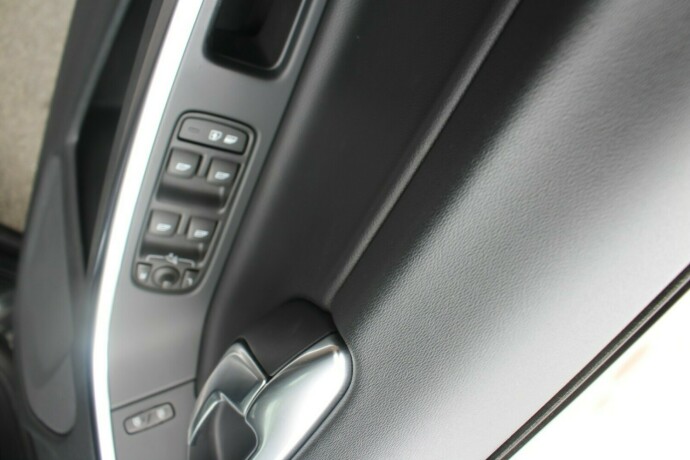 volvo-v60-elektrisitetdiesel-2018-big-9