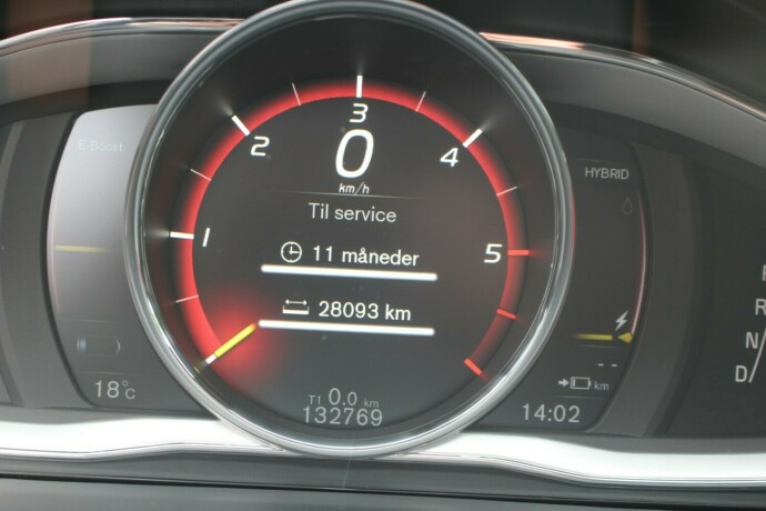 volvo-v60-elektrisitetdiesel-2018-big-12
