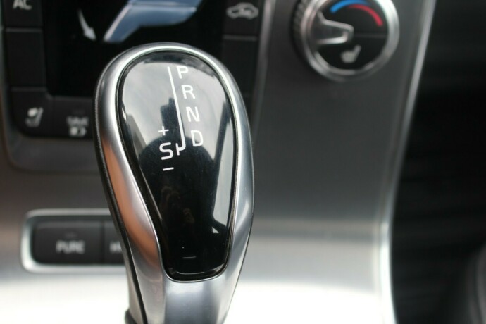 volvo-v60-elektrisitetdiesel-2018-big-17