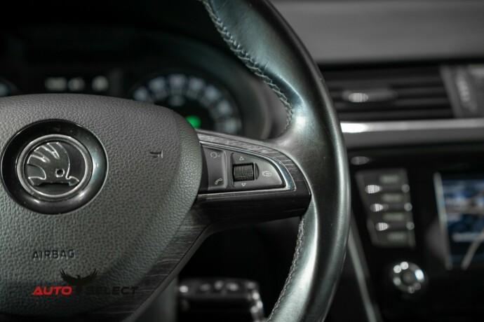 skoda-octavia-scout-bensin-2015-big-29