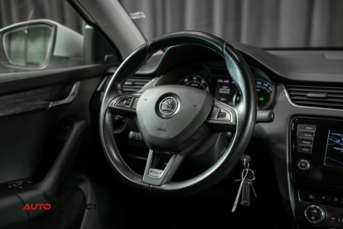 skoda-octavia-scout-bensin-2015-big-22