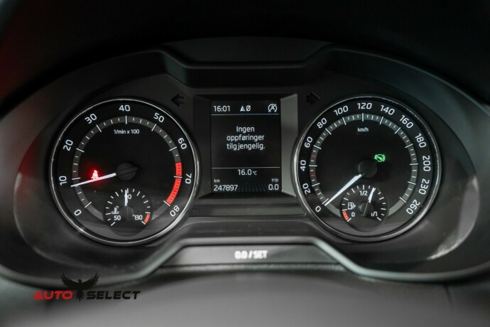 skoda-octavia-scout-bensin-2015-big-28