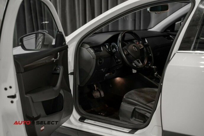 skoda-octavia-scout-bensin-2015-big-19