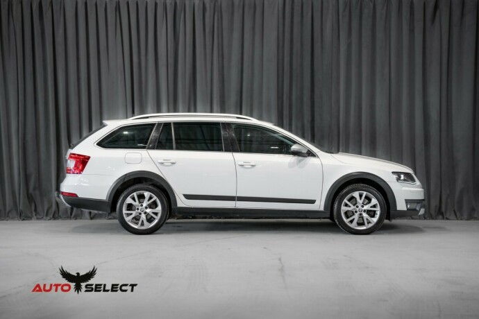 skoda-octavia-scout-bensin-2015-big-11