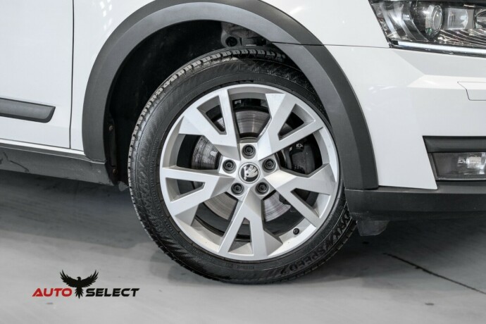 skoda-octavia-scout-bensin-2015-big-2