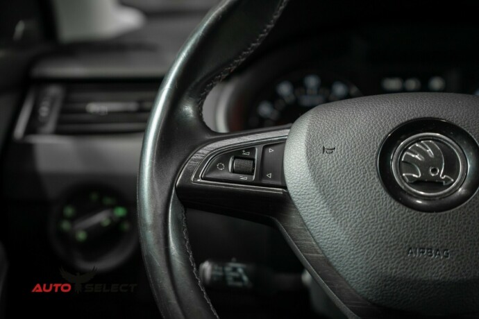 skoda-octavia-scout-bensin-2015-big-27