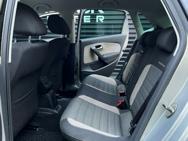 volkswagen-polo-cross-diesel-2011-big-23