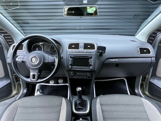 volkswagen-polo-cross-diesel-2011-big-7