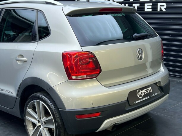volkswagen-polo-cross-diesel-2011-big-5