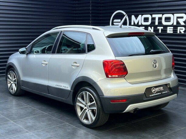 volkswagen-polo-cross-diesel-2011-big-1