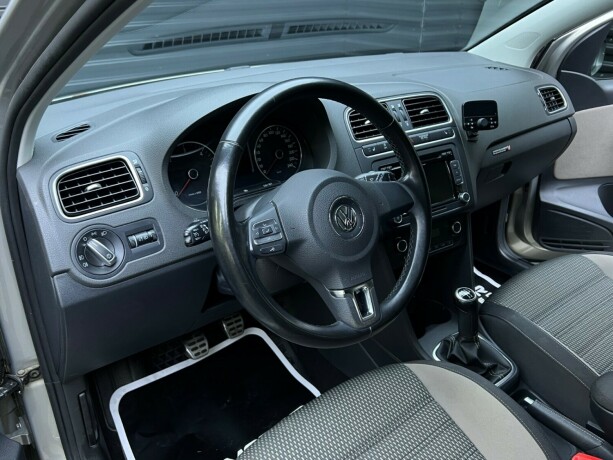 volkswagen-polo-cross-diesel-2011-big-8
