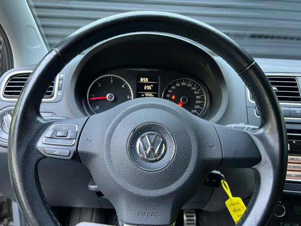 volkswagen-polo-cross-diesel-2011-big-11