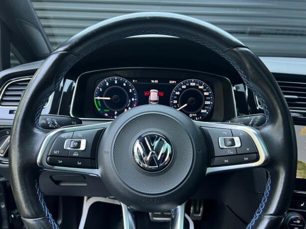 volkswagen-golf-elektrisitetbensin-2018-big-12