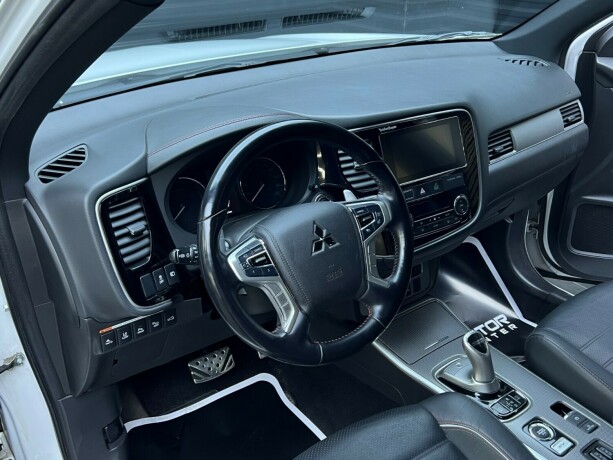 mitsubishi-outlander-elektrisitetbensin-2017-big-9