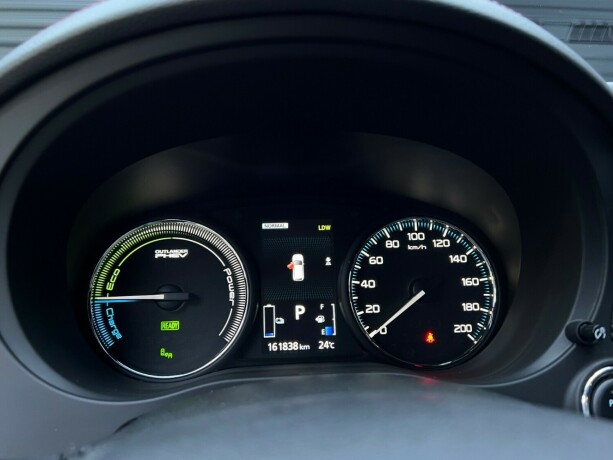 mitsubishi-outlander-elektrisitetbensin-2017-big-15