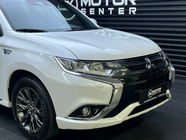 mitsubishi-outlander-elektrisitetbensin-2017-big-3