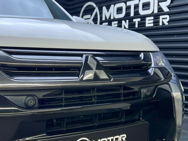 mitsubishi-outlander-elektrisitetbensin-2017-big-4