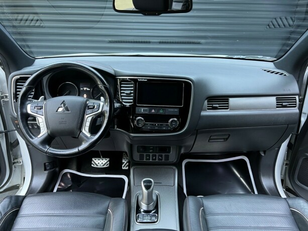 mitsubishi-outlander-elektrisitetbensin-2017-big-8