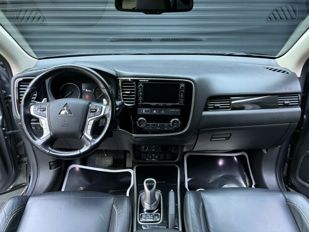 mitsubishi-outlander-elektrisitetbensin-2016-big-8