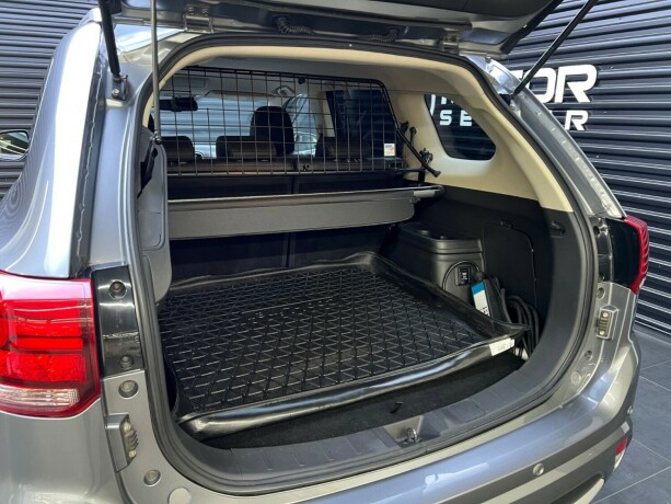 mitsubishi-outlander-elektrisitetbensin-2016-big-33
