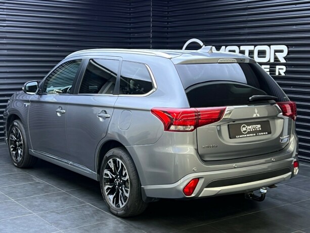 mitsubishi-outlander-elektrisitetbensin-2016-big-1