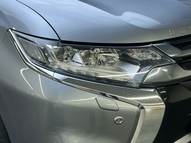 mitsubishi-outlander-elektrisitetbensin-2016-big-3