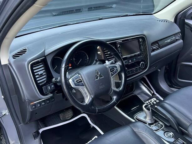 mitsubishi-outlander-elektrisitetbensin-2016-big-9