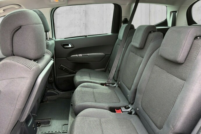 peugeot-5008-diesel-2015-big-16