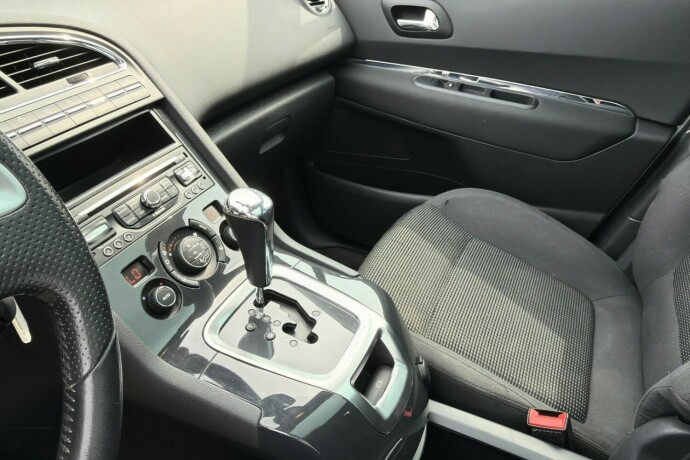 peugeot-5008-diesel-2015-big-15