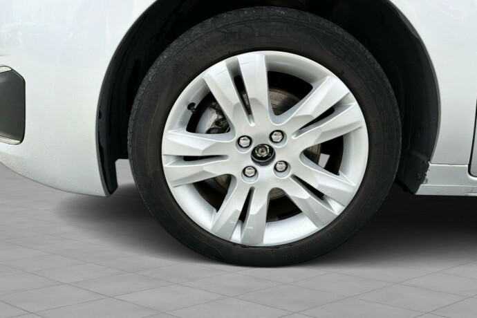 peugeot-5008-diesel-2015-big-19