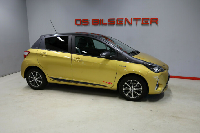 toyota-yaris-elektrisitetbensin-2019-big-1