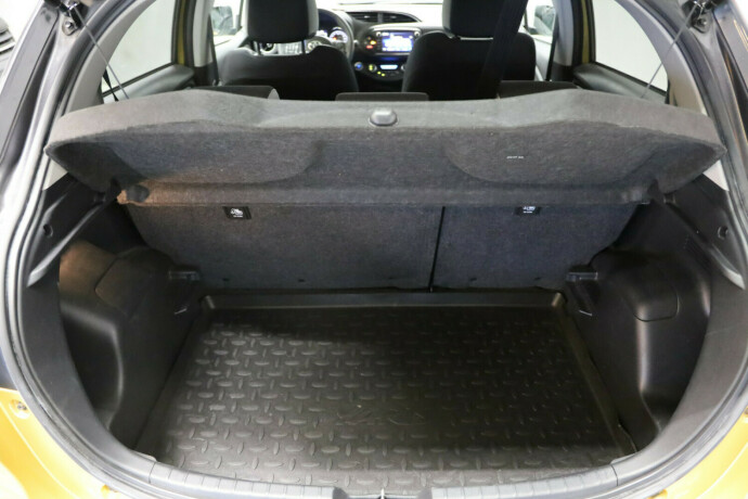 toyota-yaris-elektrisitetbensin-2019-big-4