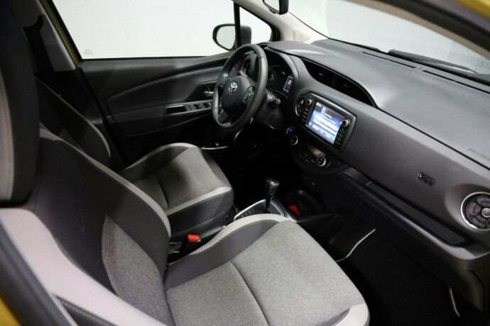 toyota-yaris-elektrisitetbensin-2019-big-7