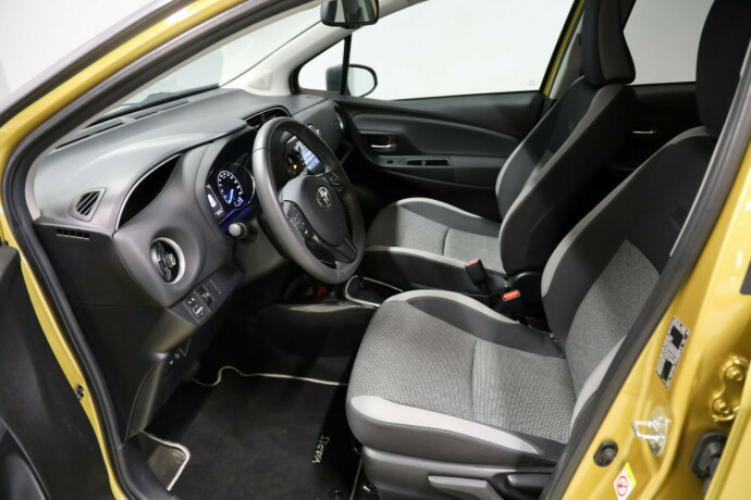 toyota-yaris-elektrisitetbensin-2019-big-11