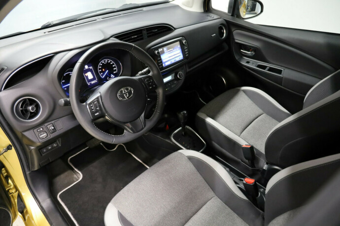 toyota-yaris-elektrisitetbensin-2019-big-10