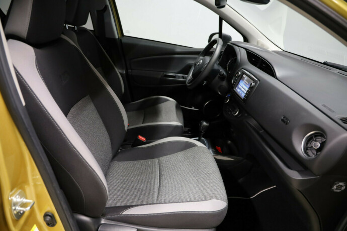 toyota-yaris-elektrisitetbensin-2019-big-8