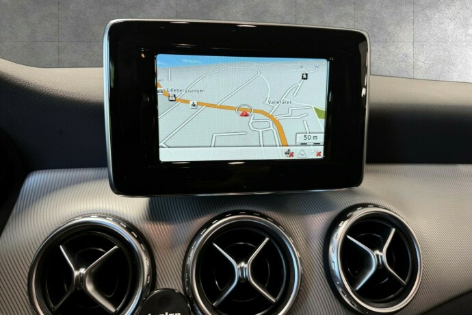 mercedes-benz-gla200-diesel-2015-big-18