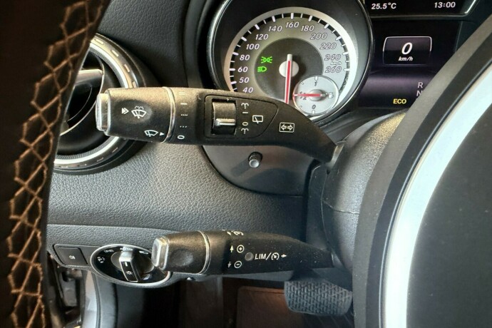 mercedes-benz-gla200-diesel-2015-big-13