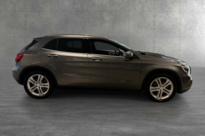 mercedes-benz-gla200-diesel-2015-big-6