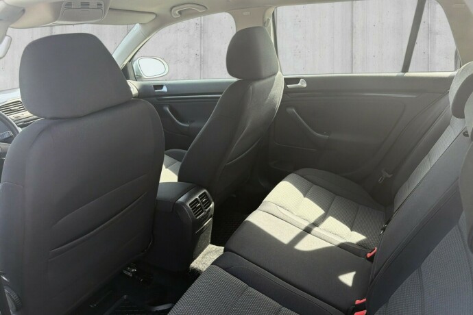 volkswagen-golf-diesel-2010-big-15