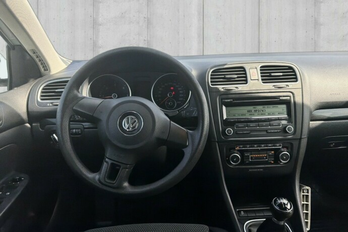 volkswagen-golf-diesel-2010-big-9