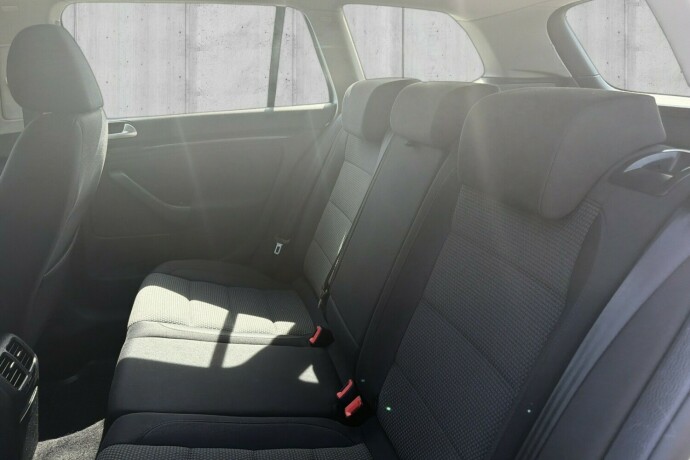 volkswagen-golf-diesel-2010-big-16