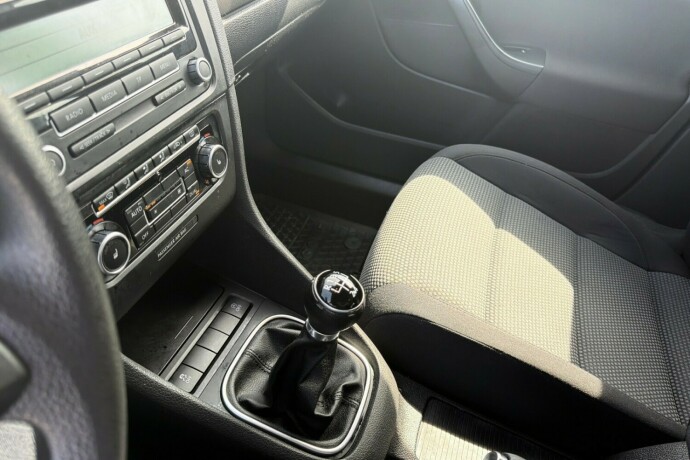 volkswagen-golf-diesel-2010-big-14