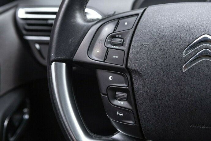 citroen-c4-picasso-bensin-2017-big-11