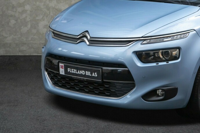 citroen-c4-picasso-bensin-2017-big-2