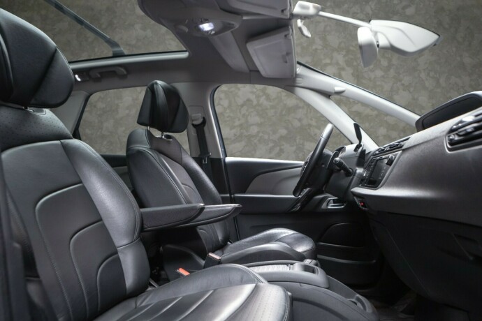 citroen-c4-picasso-bensin-2017-big-29